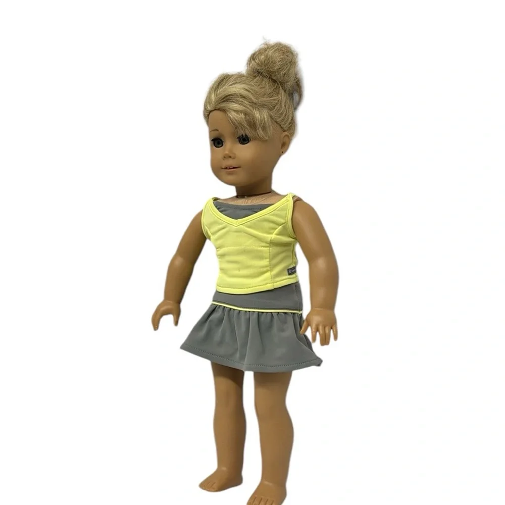2000's American Girl Doll Long Blond Hair Hazel Green Eyes 18